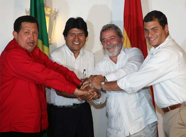 Lula de mãos dadas ao eixo do mal da América Latina