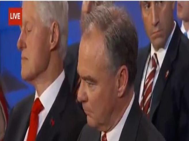 Bill Clinton dormindo na DNC