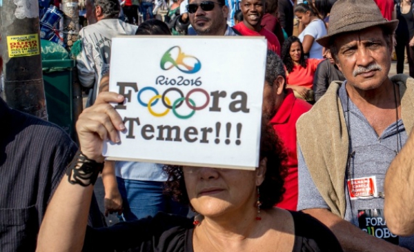 "Fora Temer" - manifestação nas Olimpíadas