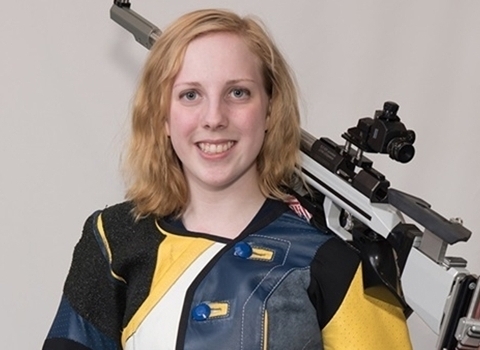 Virgínia Thrasher - medalha de ouro com tiro com rifle