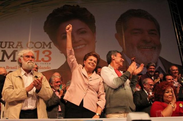 CNBB e Teologia da Libertação: Leonardo Boff, Dilma Rousseff, Chico Buarque homenageando Lula