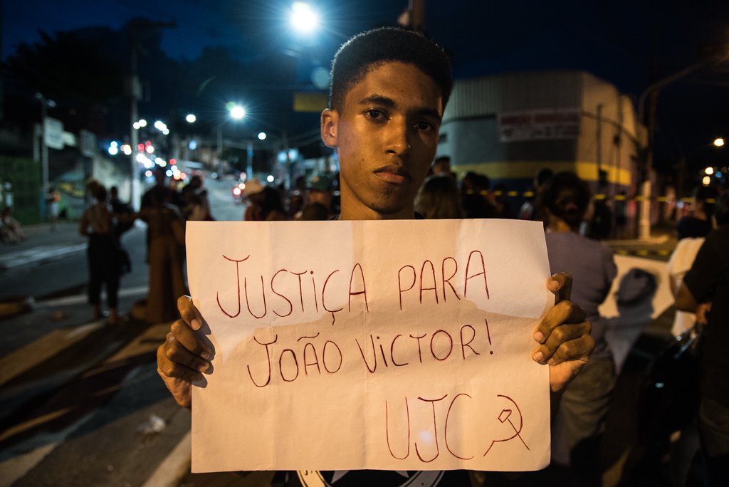Protesto pelo menino João Victor e contra o Habib's é organizado pela UJC, União da Juventude Socialista, do PCB