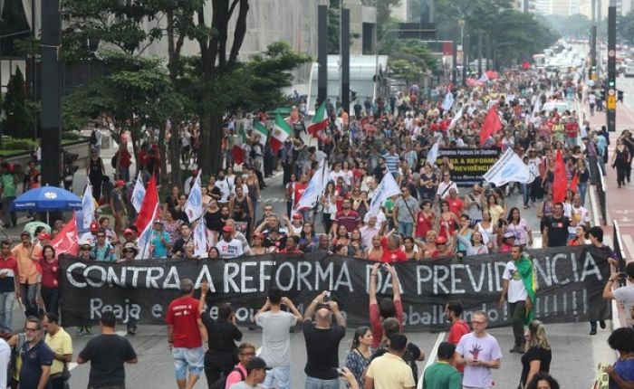 Protesto na Avenida Paulista contra reforma na Previdência