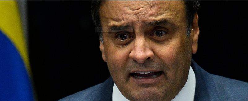 Aécio Neves com cara de susto