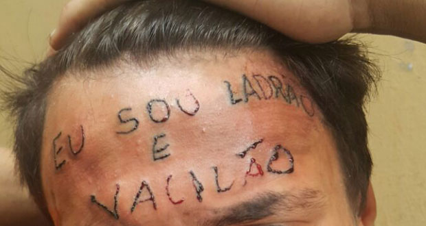Jovem com testa tatuada: "Eu sou ladrão e vacilão"