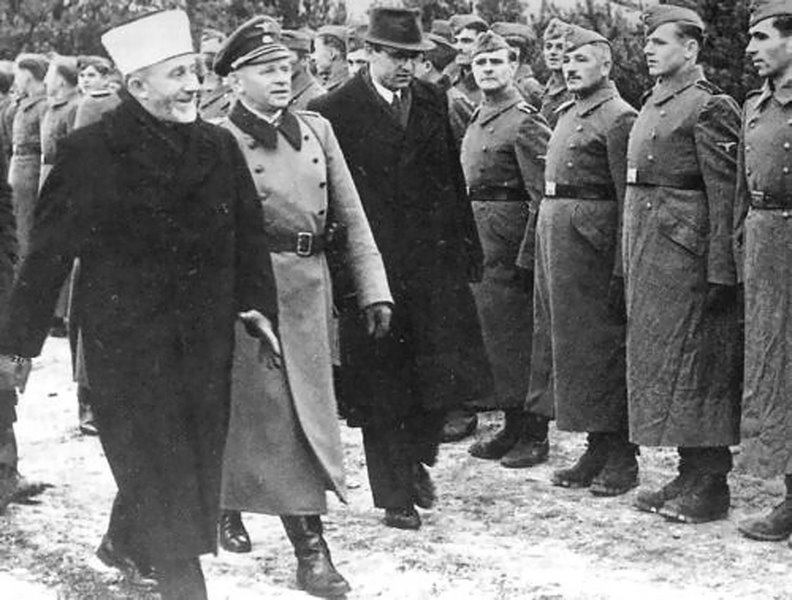 Grande Mufti Amin al-Husseini inspeciona tropas nazistas