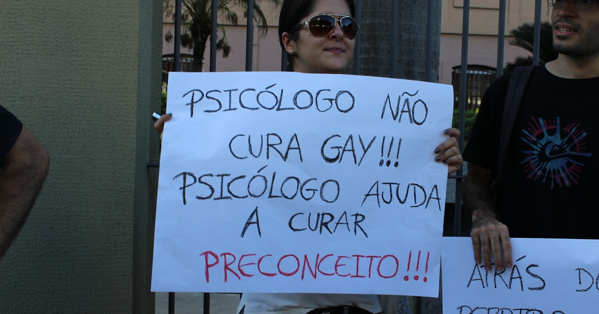 "Psicólogo não cura gay, cura preconceito" - cartaz