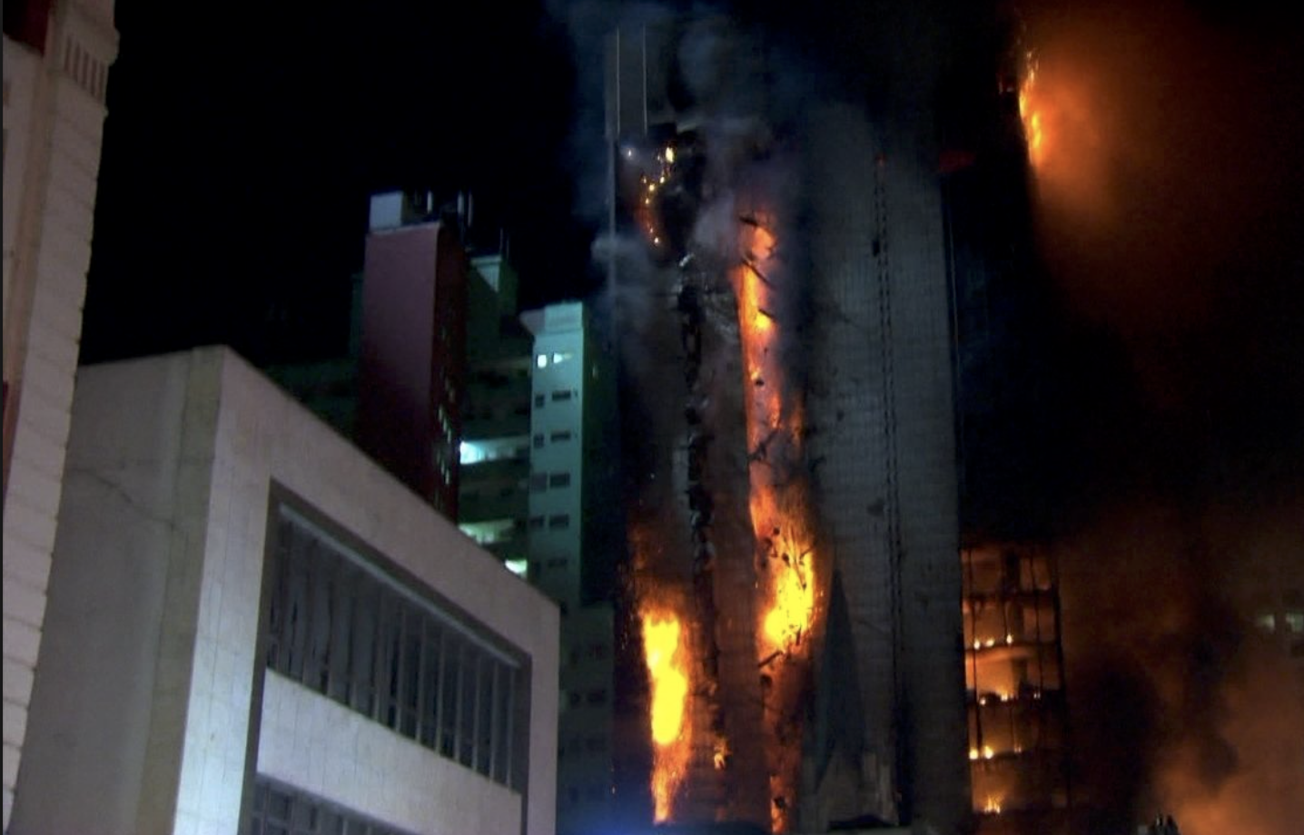 Incêndio no Largo do Paissandu, centro de São Paulo
