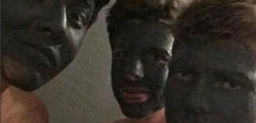 Alunos são expulsos acusados de racismo por usarem máscara para acne
