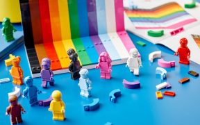 Lego lança “arco-íris LGBT” de brinquedo pelo mês do “orgulho”