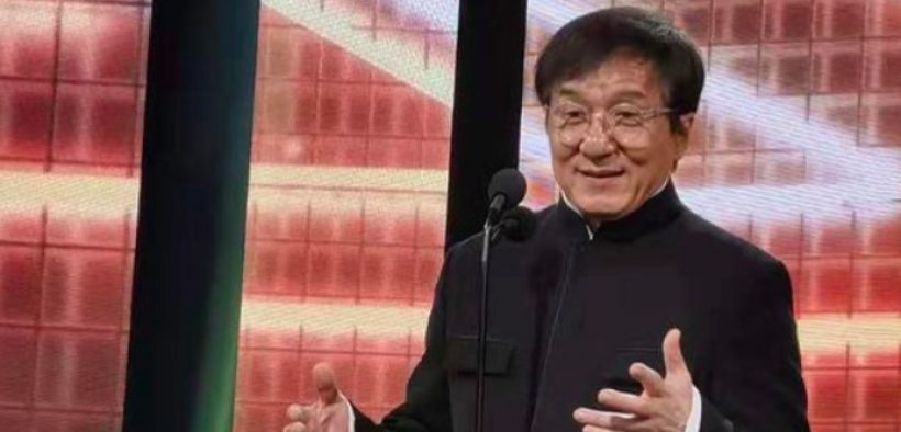 Jackie Chan implora para ser membro do Partido Comunista Chinês