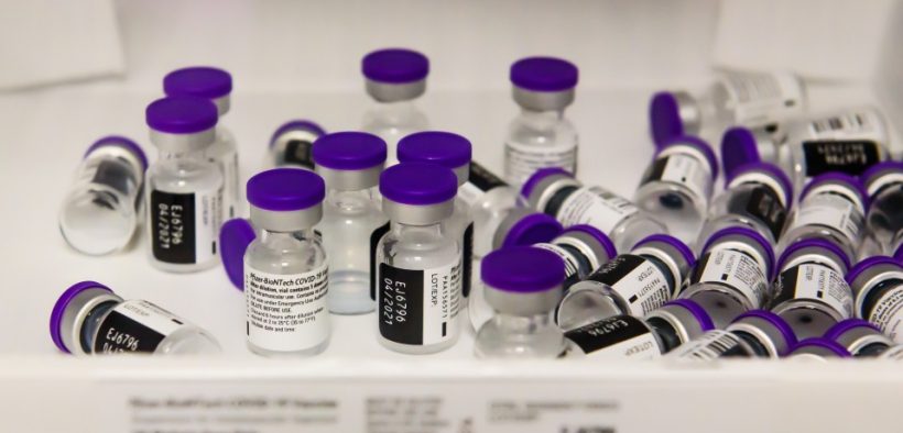 Eficácia de vacina da Pfizer cai para 64%, diz Ministério da Saúde de Israel