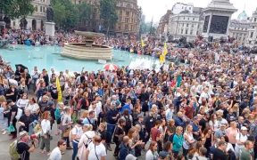 Protestos contra lockdown e passaportes de vacinação reúnem milhares na Europa e Oceania