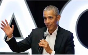 Festa "reduzida" de Obama tem centenas de convidados sem máscara