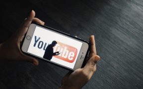 Rússia pode banir YouTube após censura de canais