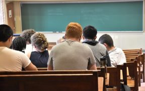 Condado da Carolina do Norte demitirá professor que ensinar Teoria Crítica Racial
